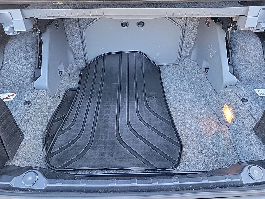 Thumbnail: 2011 BMW 3 Series - 24