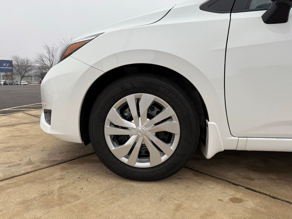 2025 Nissan Versa S 9