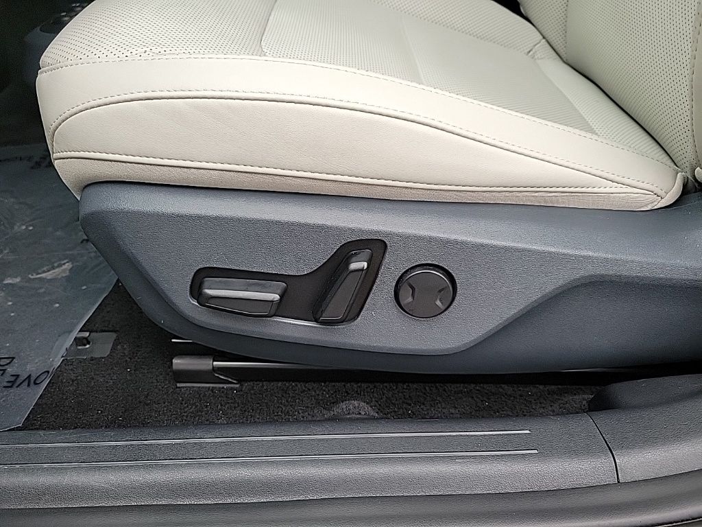 Thumbnail: 2022 Kia EV6 - 22