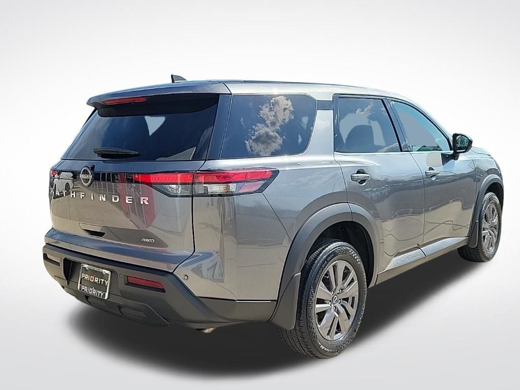 Thumbnail: 2023 Nissan Pathfinder - 4
