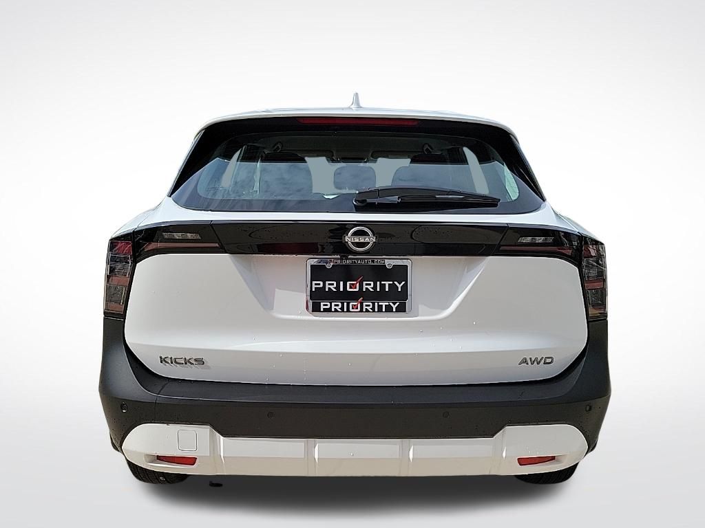 Thumbnail: 2025 Nissan Kicks - 4