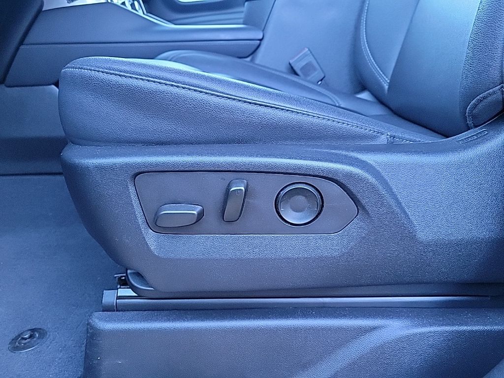 Thumbnail: 2022 Chevrolet Suburban - 16