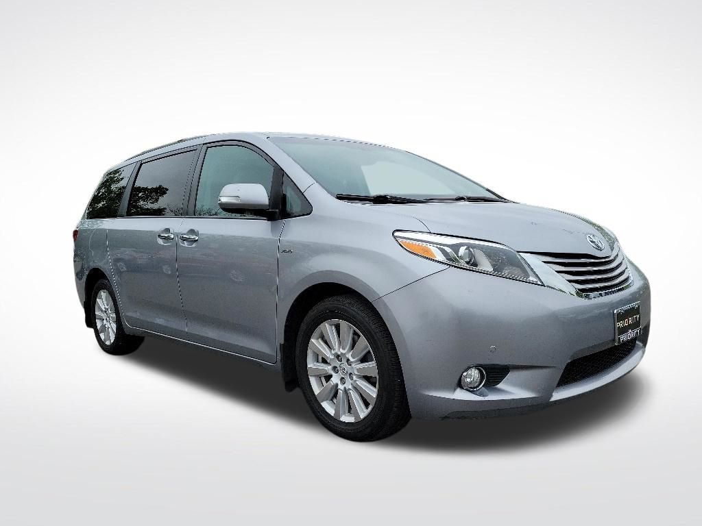 Thumbnail: 2017 Toyota Sienna - 7