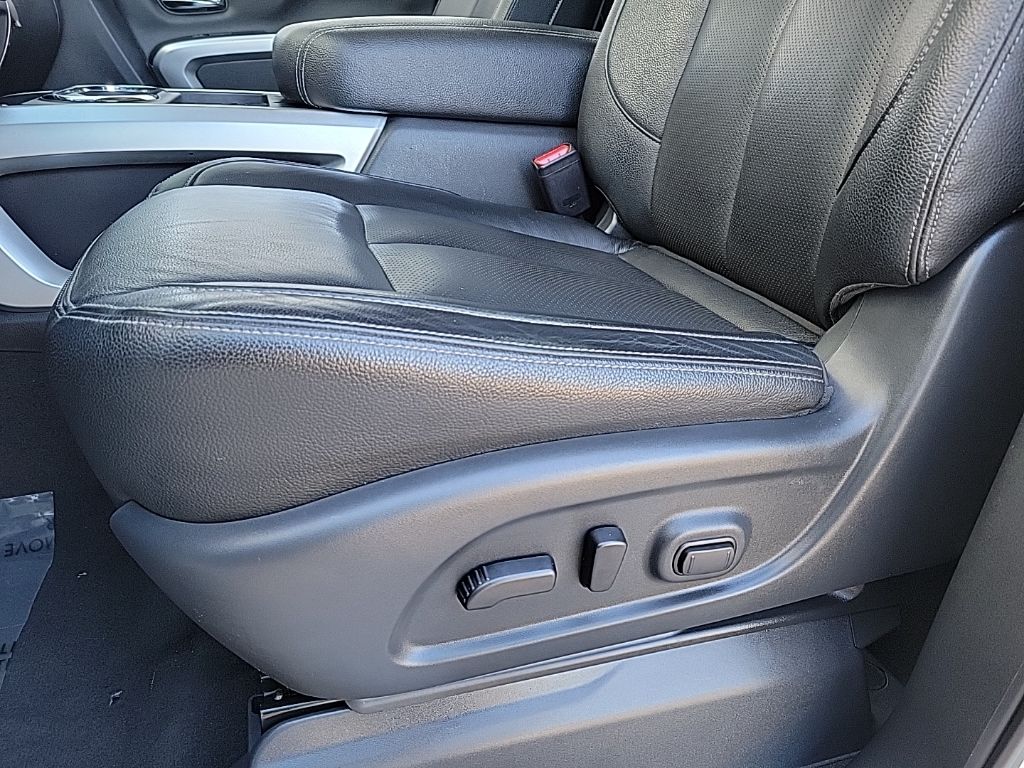 Thumbnail: 2021 Nissan Titan - 25