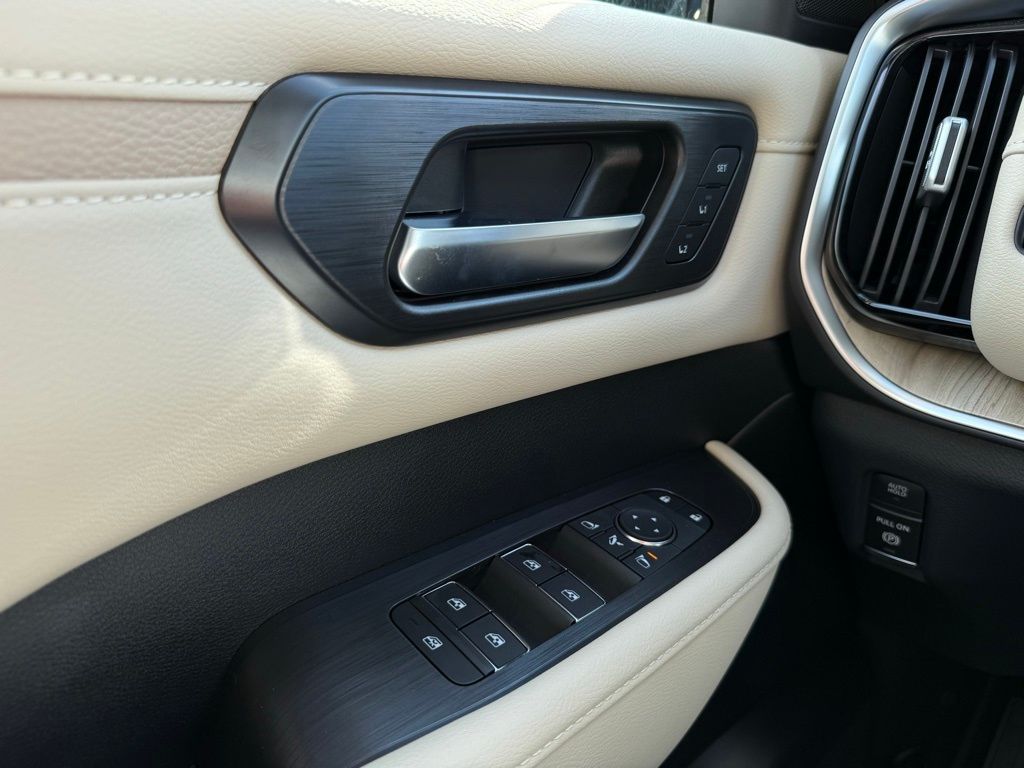 2025 Nissan Armada Platinum Edition 14