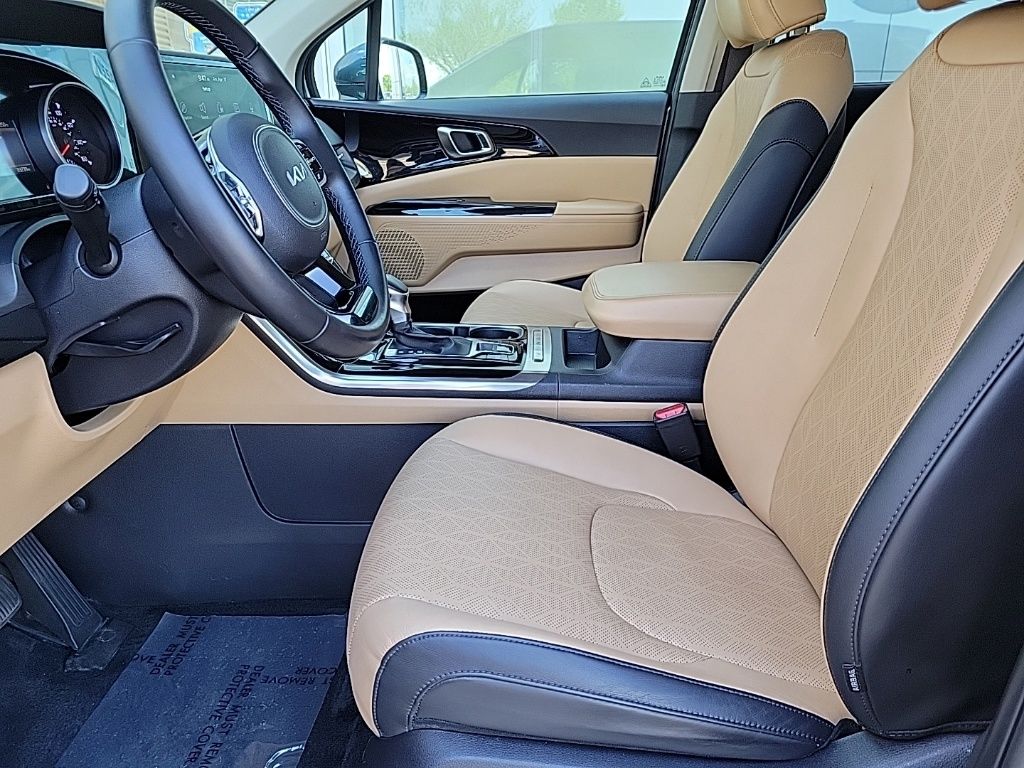 Thumbnail: 2022 Kia Carnival - 10