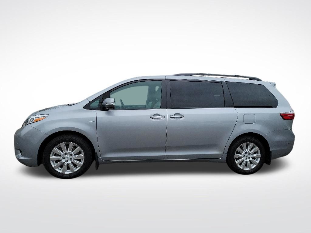 Thumbnail: 2017 Toyota Sienna - 2