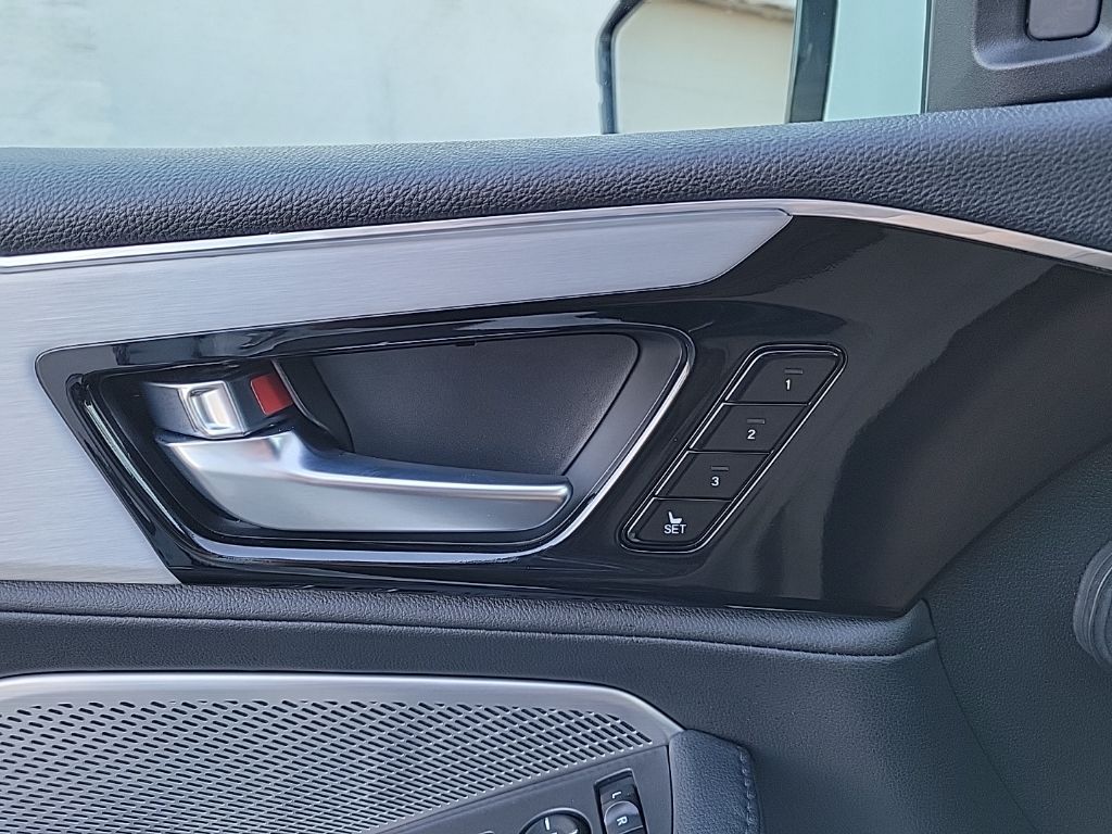 Thumbnail: 2023 Acura MDX - 38