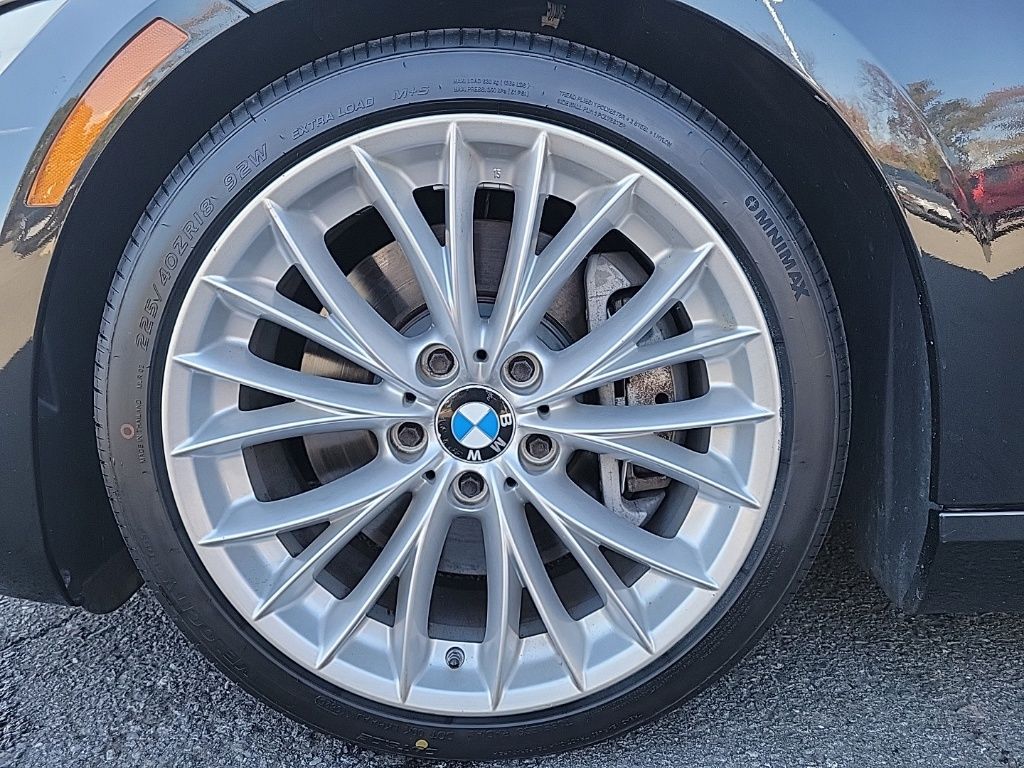 Thumbnail: 2011 BMW 3 Series - 43