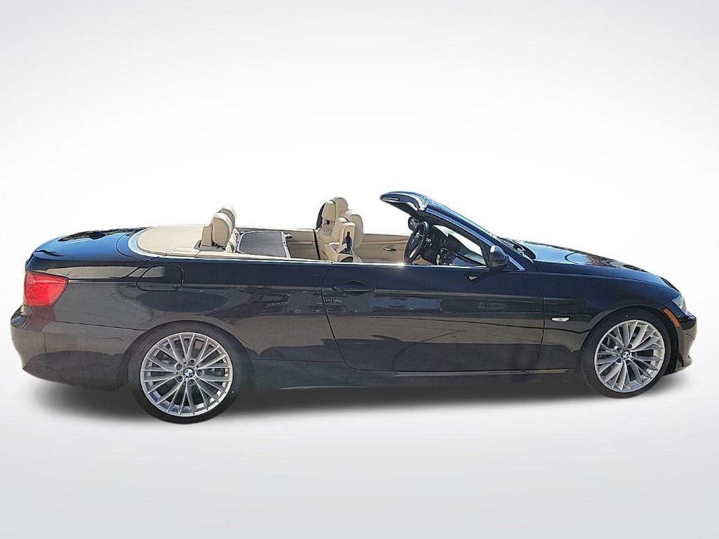 Thumbnail: 2011 BMW 3 Series - 12