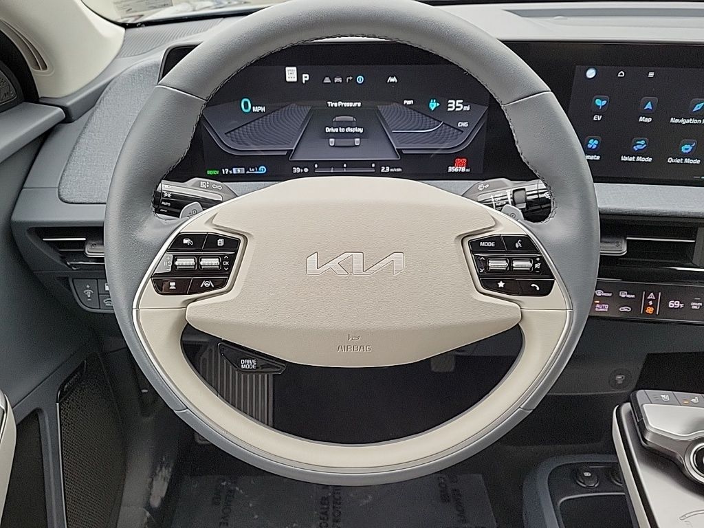 Thumbnail: 2022 Kia EV6 - 34