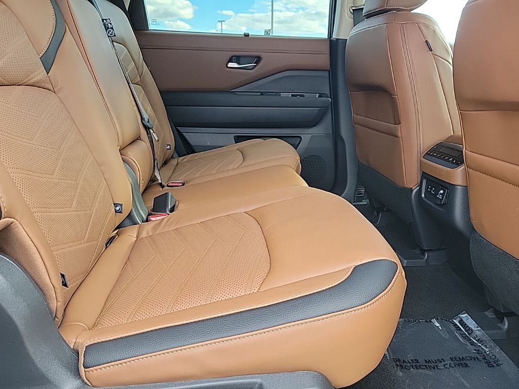 Thumbnail: 2023 Nissan Pathfinder - 19