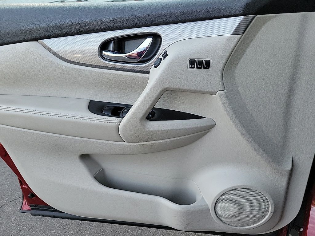 Thumbnail: 2020 Nissan Rogue Sport - 26