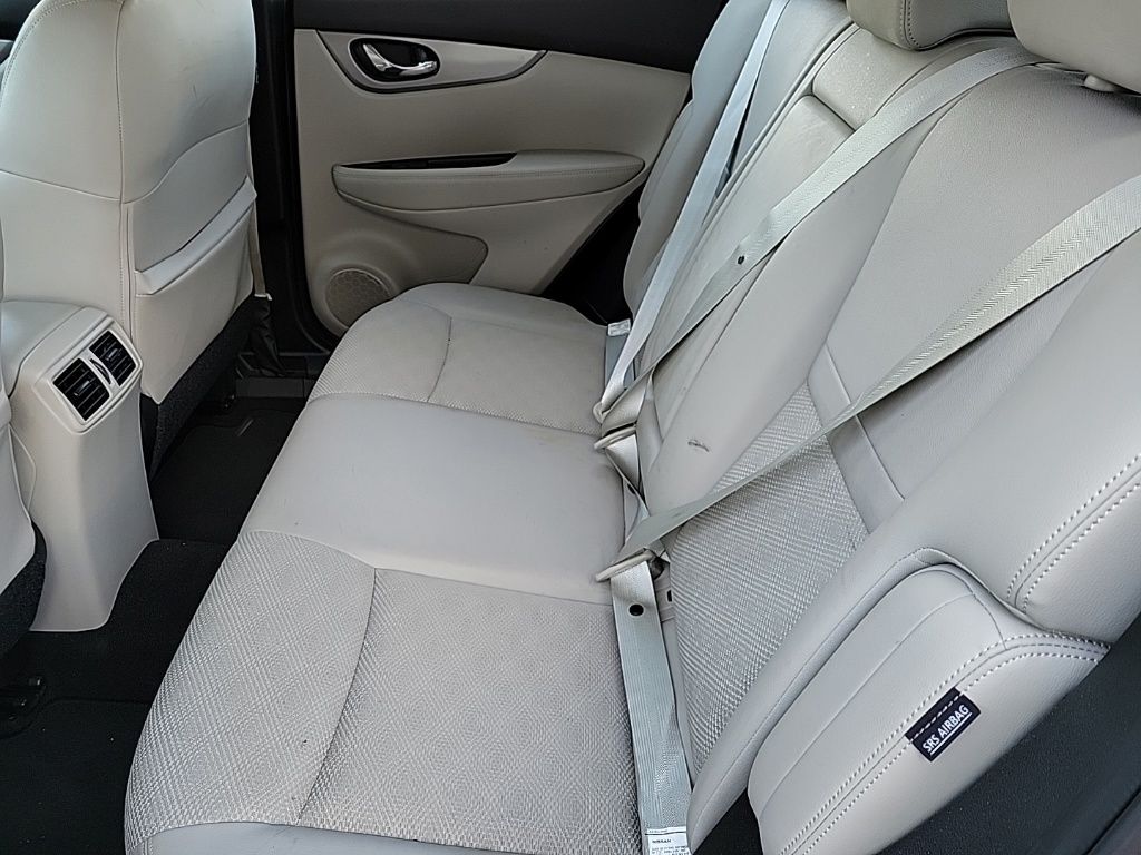 Thumbnail: 2020 Nissan Rogue Sport - 12