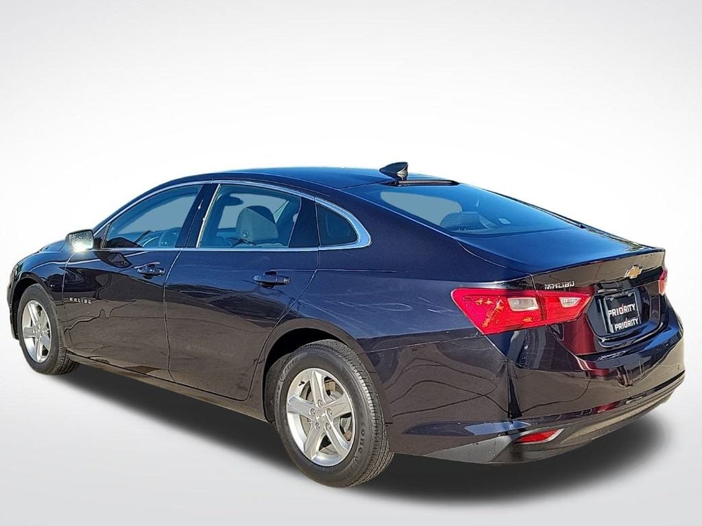 Thumbnail: 2022 Chevrolet Malibu - 3