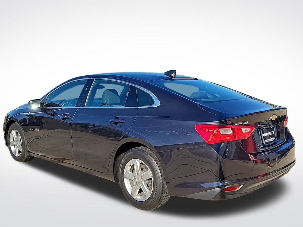 2022 Chevrolet Malibu LS photo 3