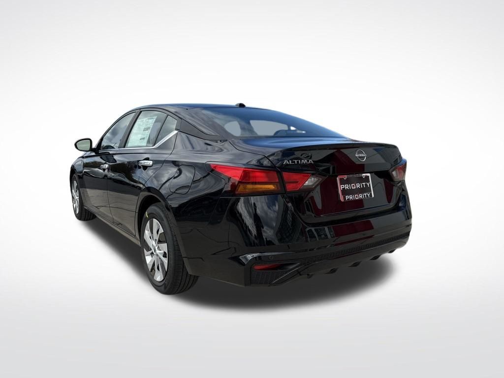 Thumbnail: 2025 Nissan Altima - 3