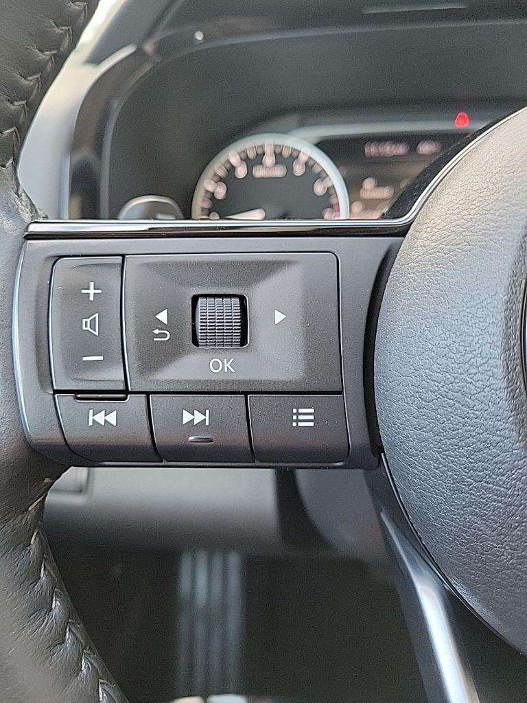 Thumbnail: 2022 Nissan Pathfinder - 25