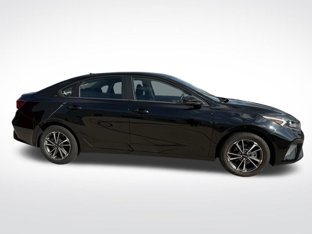 Thumbnail: 2022 Kia Forte - 7