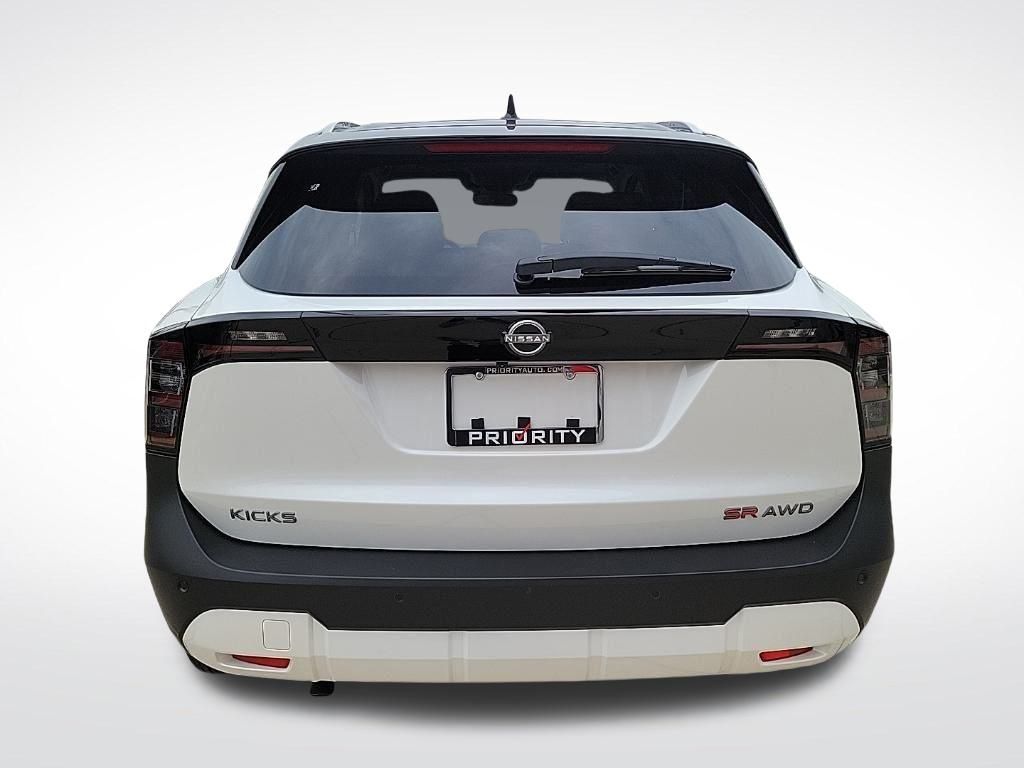 Thumbnail: 2025 Nissan Kicks - 4