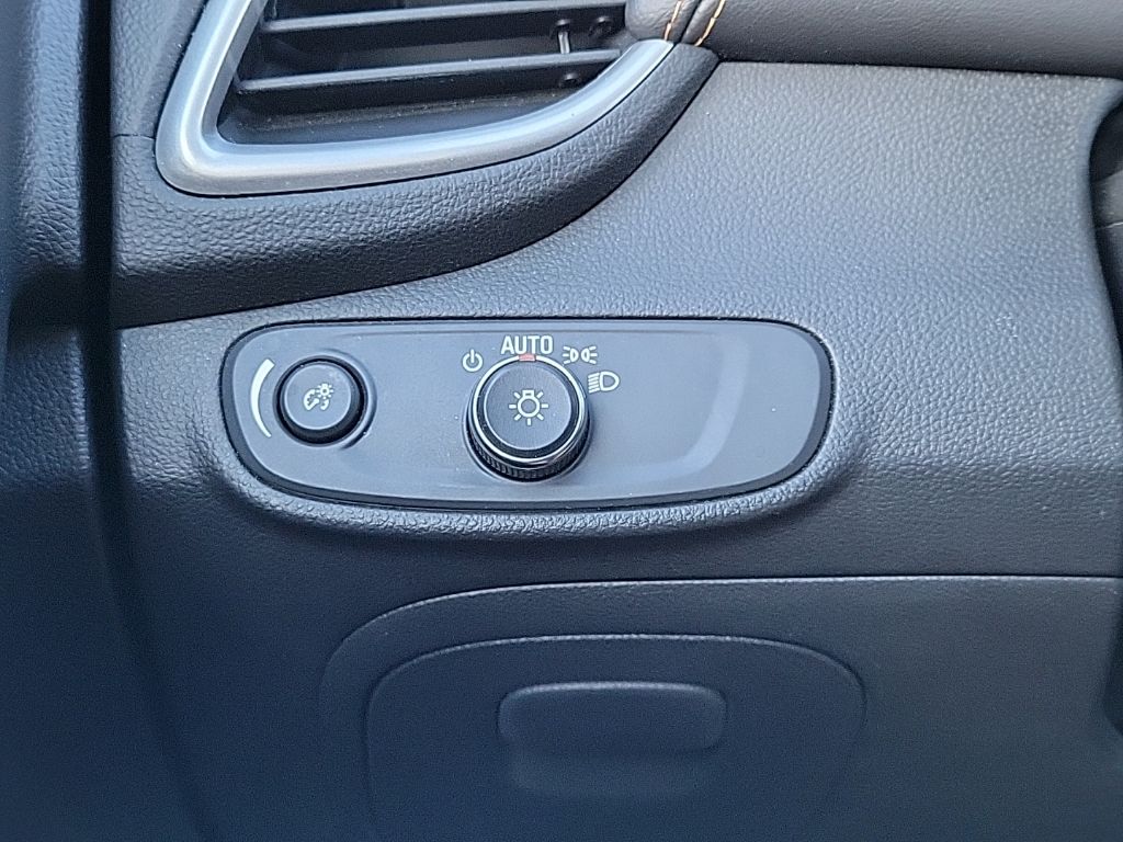 Thumbnail: 2021 Chevrolet Trax - 24