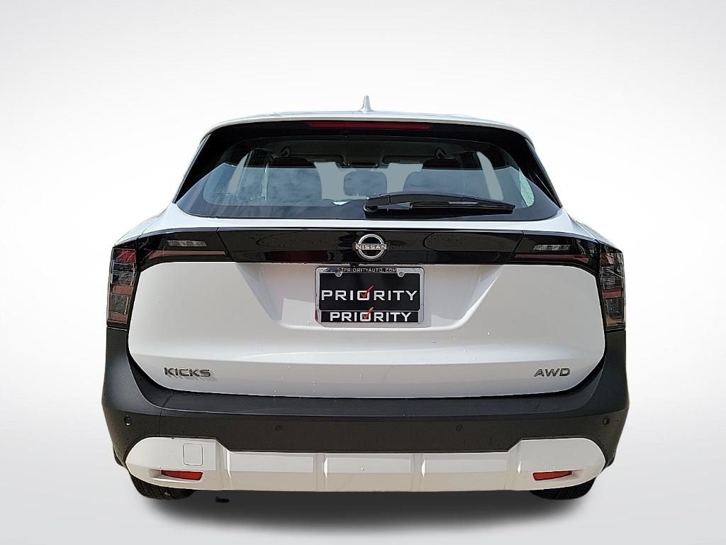 Thumbnail: 2025 Nissan Kicks - 4