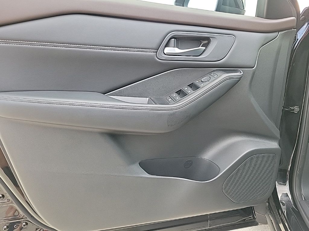 Thumbnail: 2023 Nissan Rogue - 28