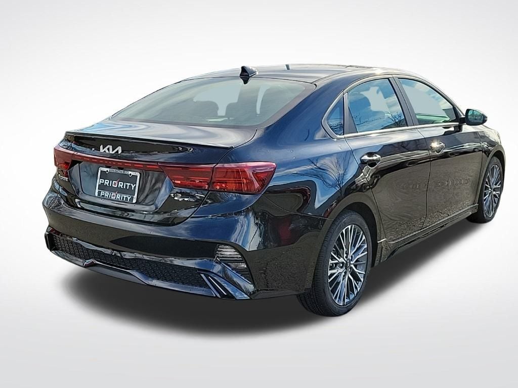 Thumbnail: 2023 Kia Forte - 4