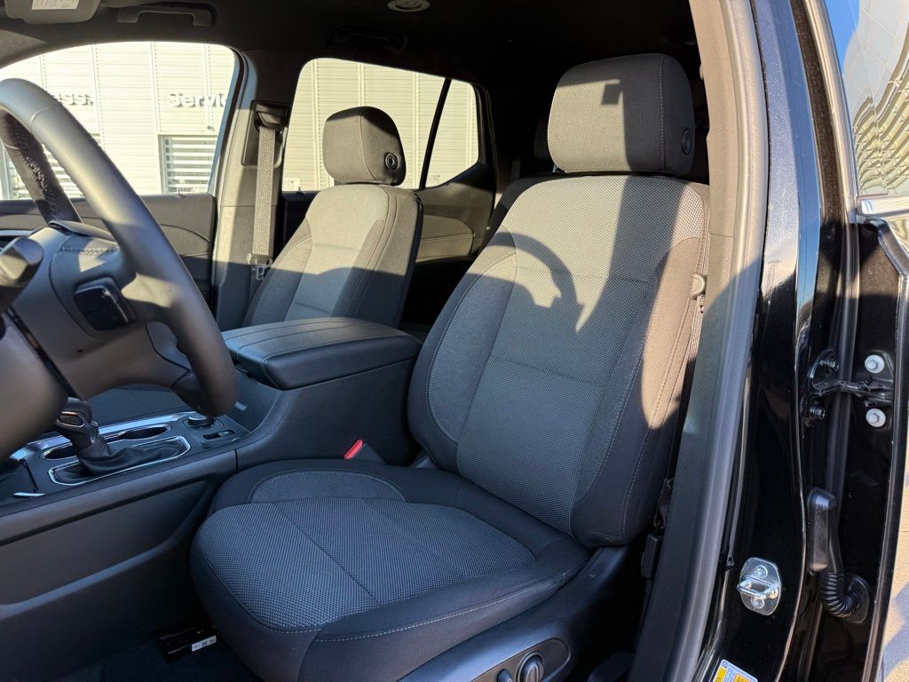 Thumbnail: 2023 Chevrolet Traverse - 11