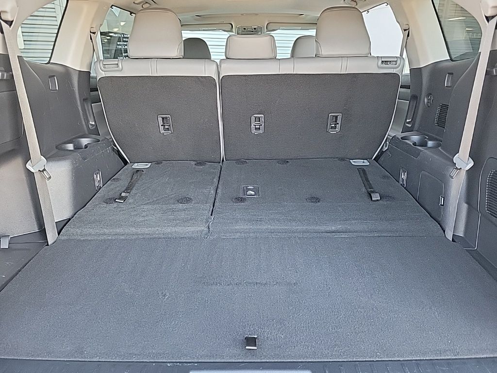 Thumbnail: 2022 Toyota Highlander - 19