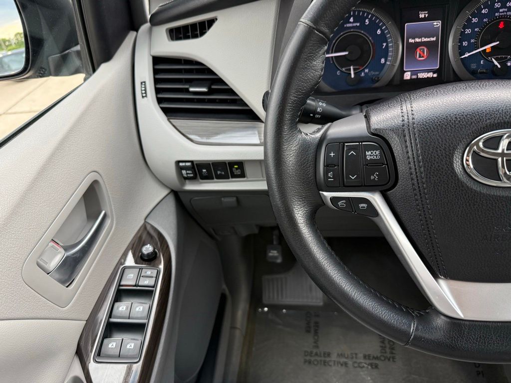 Thumbnail: 2016 Toyota Sienna - 25