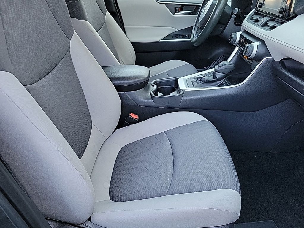 Thumbnail: 2019 Toyota RAV4 - 15