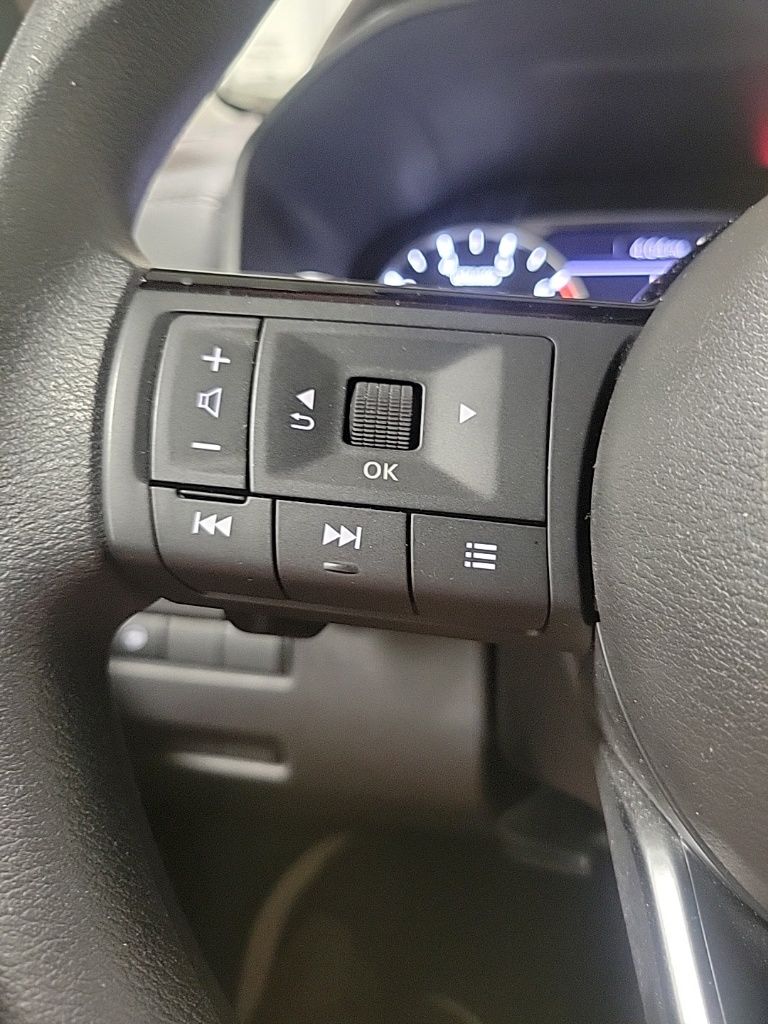 2023 Nissan Rogue SV 17