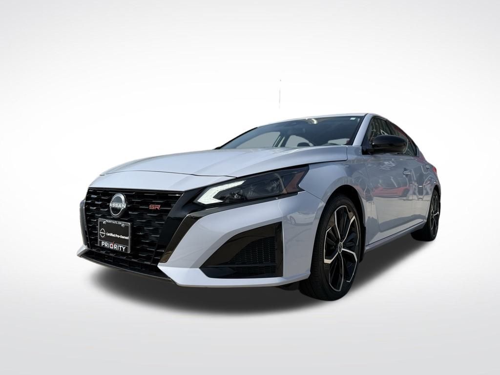 2023 Nissan Altima SR Hero Image