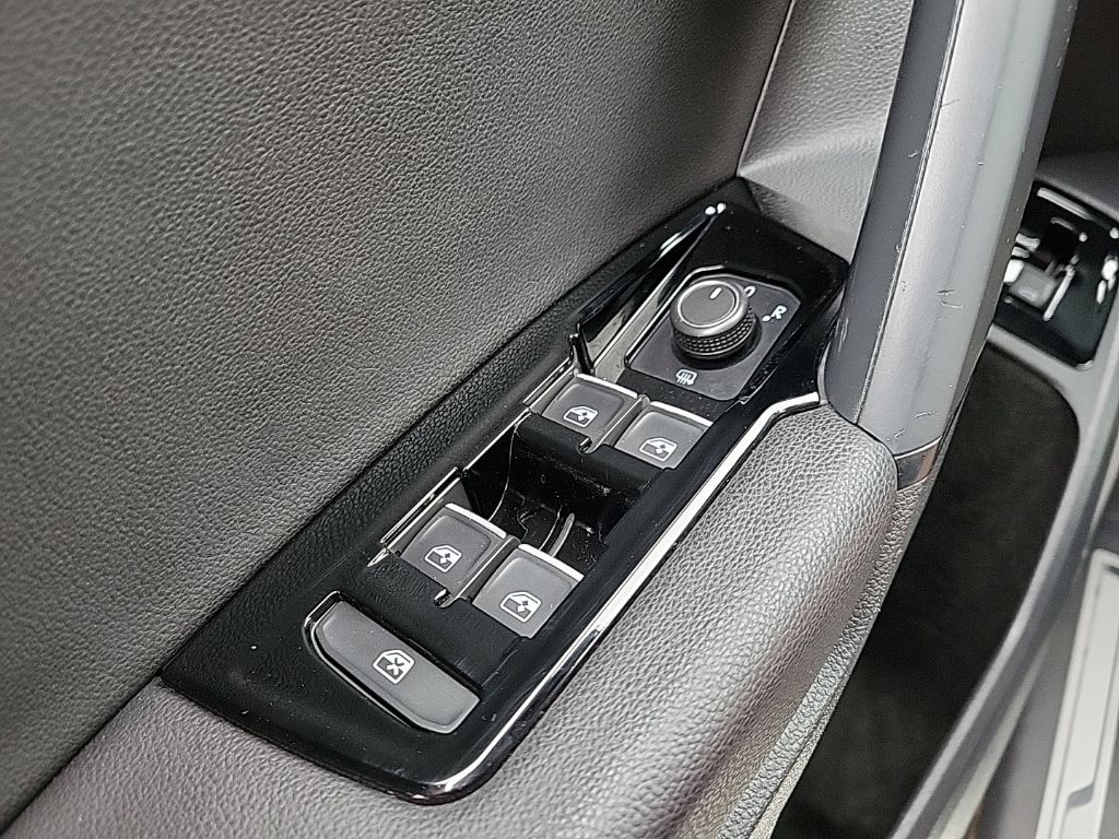 Thumbnail: 2019 Volkswagen Tiguan - 36