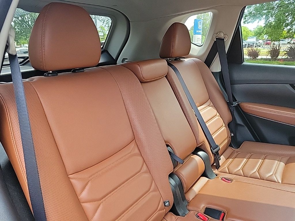 Thumbnail: 2018 Nissan Rogue - 15