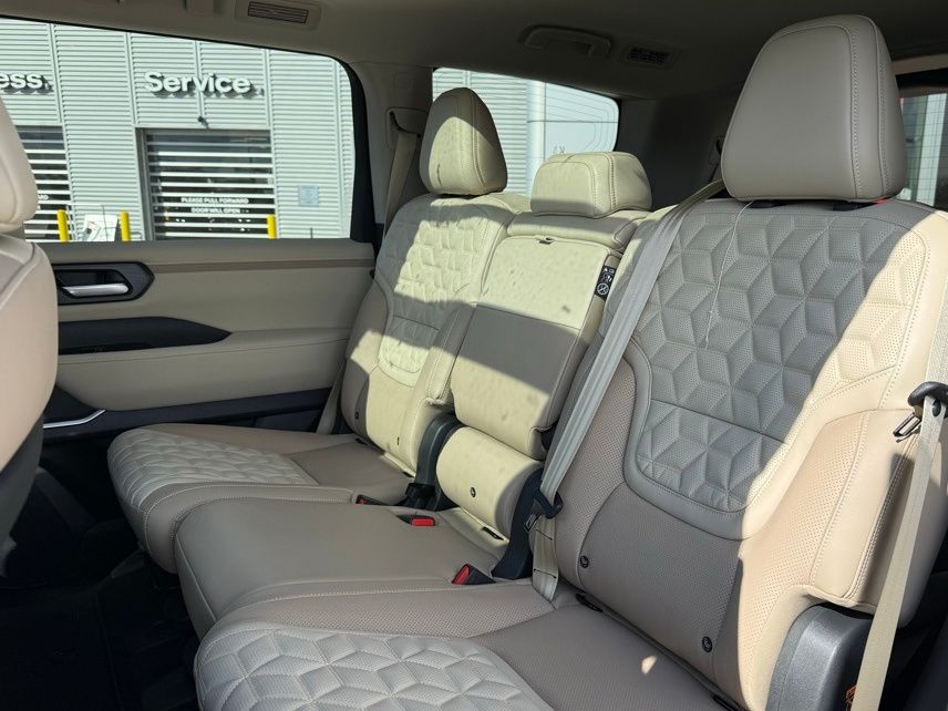 2025 Nissan Armada Platinum Edition 27