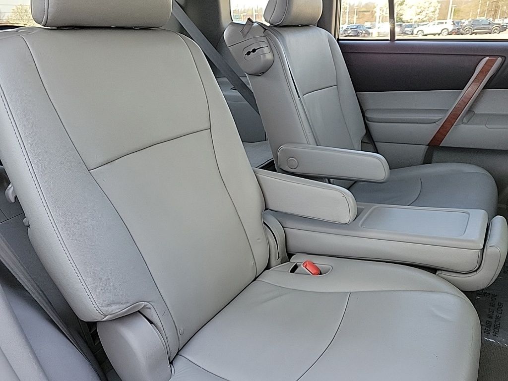 Thumbnail: 2010 Toyota Highlander - 14