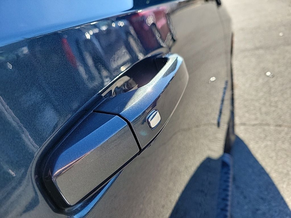 Thumbnail: 2022 Chevrolet Suburban - 11