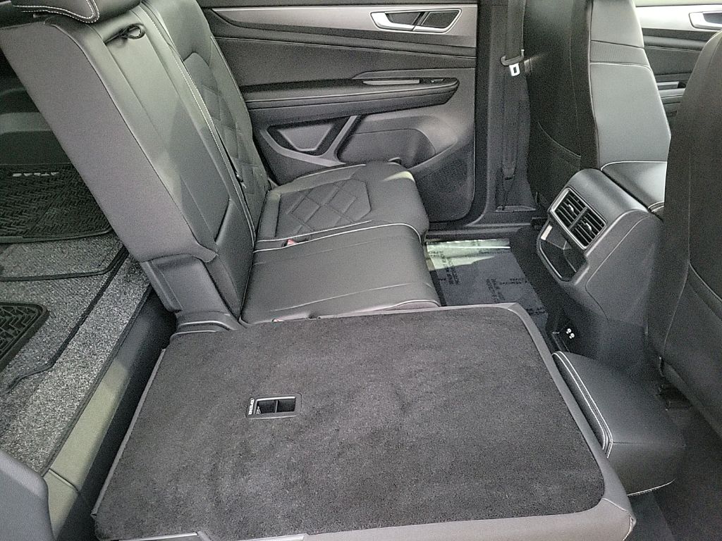 Thumbnail: 2024 Volkswagen Atlas - 16