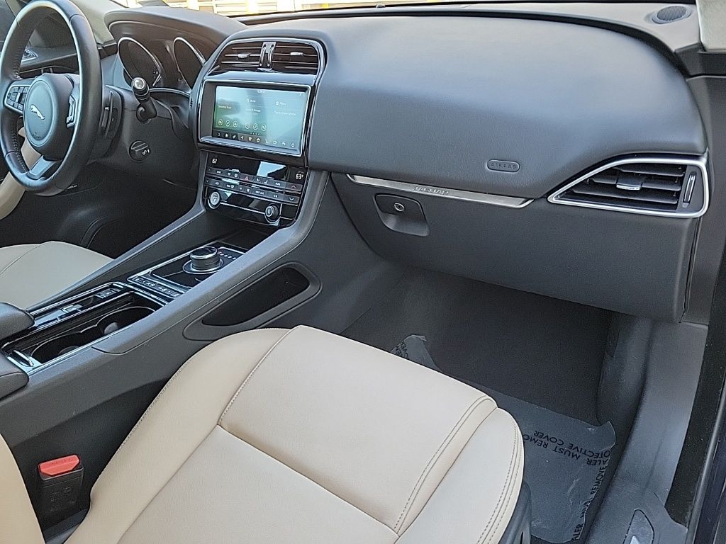 Thumbnail: 2019 Jaguar F-Pace - 10