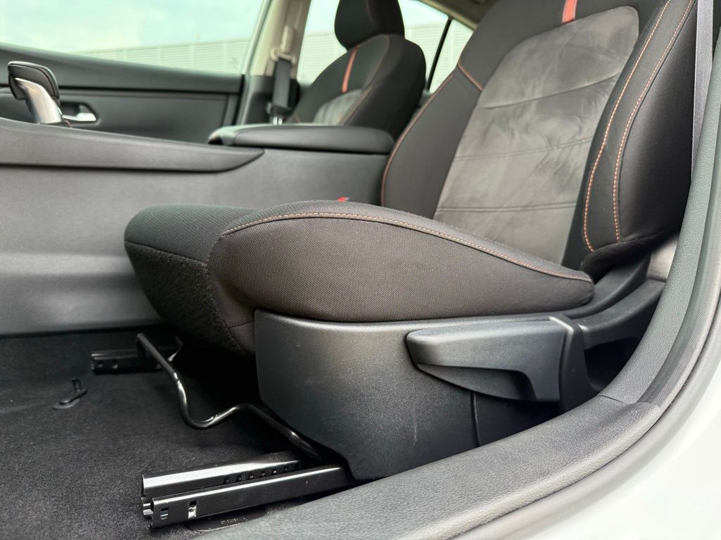 2023 Nissan Sentra SR 12