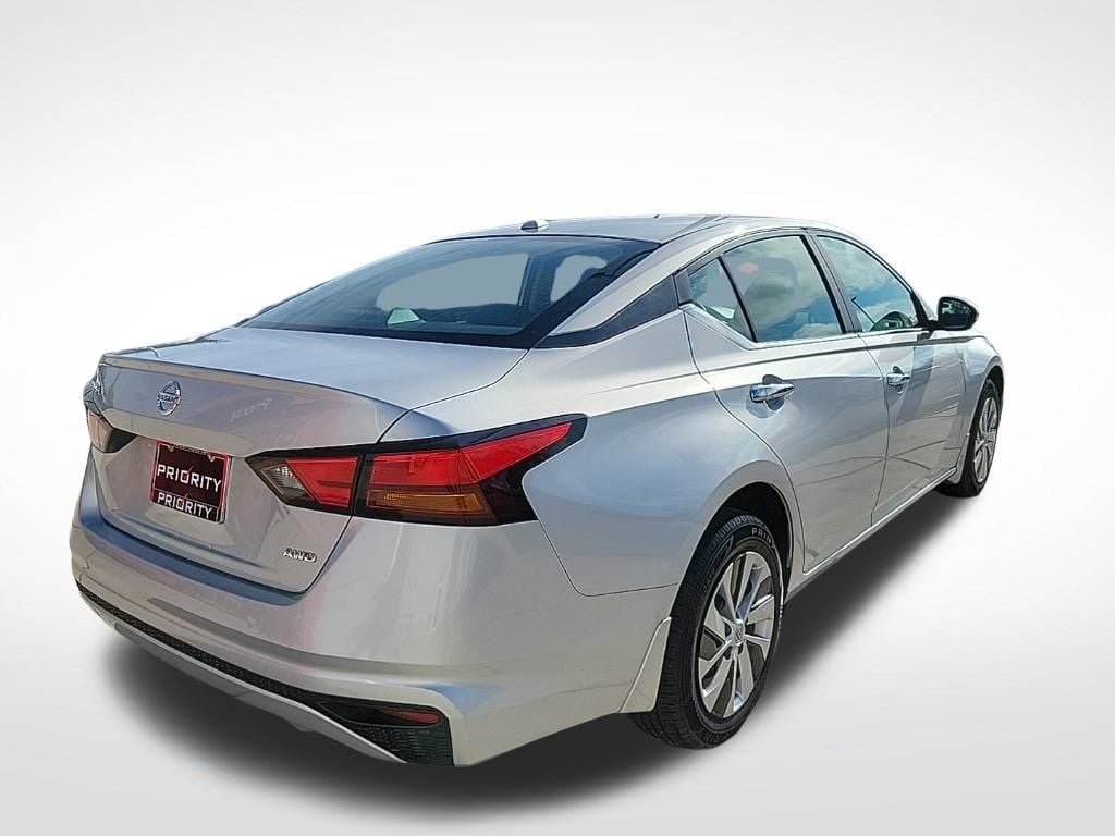 Thumbnail: 2020 Nissan Altima - 4