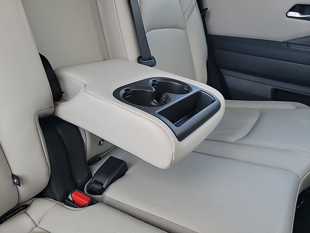 Thumbnail: 2023 Nissan Pathfinder - 20