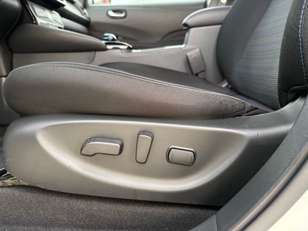 Thumbnail: 2023 Nissan Leaf - 12