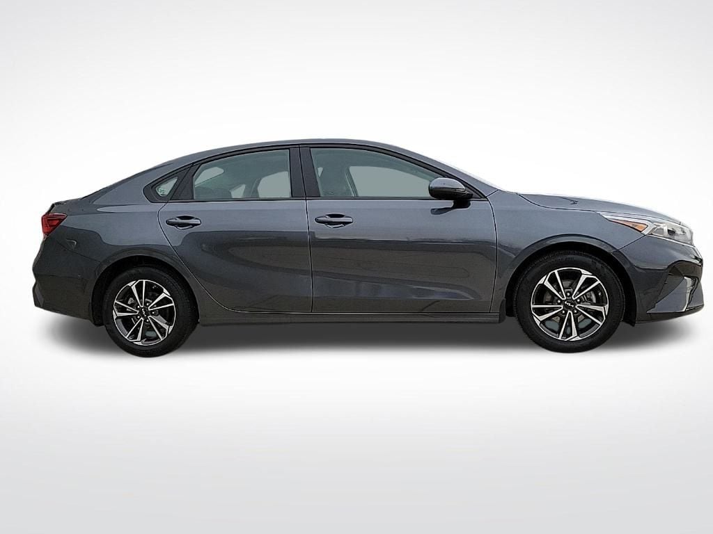 Thumbnail: 2023 Kia Forte - 6