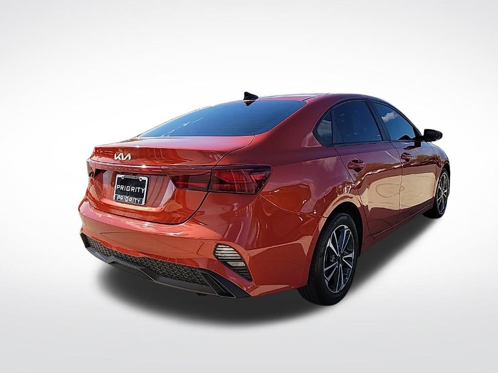 Thumbnail: 2023 Kia Forte - 4