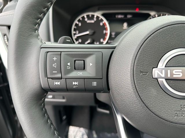 2025 Nissan Rogue SV 16