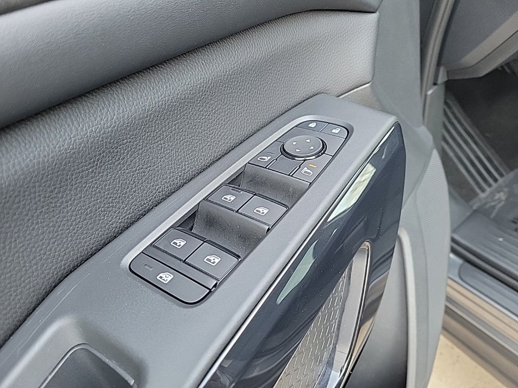 Thumbnail: 2023 Nissan Pathfinder - 32