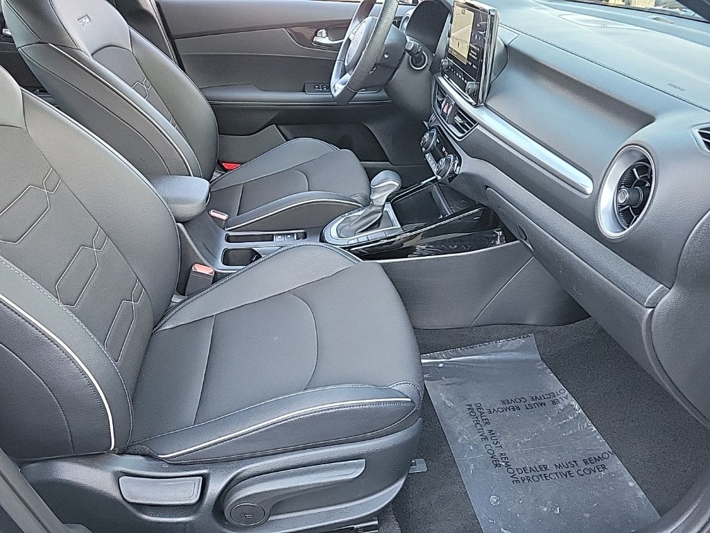 Thumbnail: 2023 Kia Forte - 16